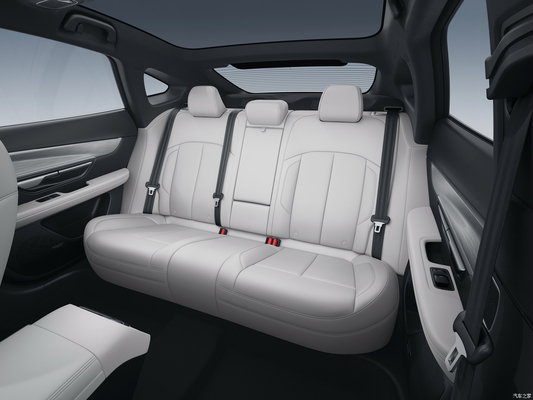 Xpeng P7 EV Sedan με πολυλειτουργικό τιμόνι και μέγιστη ροπή Nm 400-500Nm