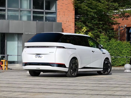 Πολυλειτουργικό τιμόνι 2023 Xpeng X9 Euro VI 4WD 7 θέσεων MPV Ηλεκτρικό αυτοκίνητο