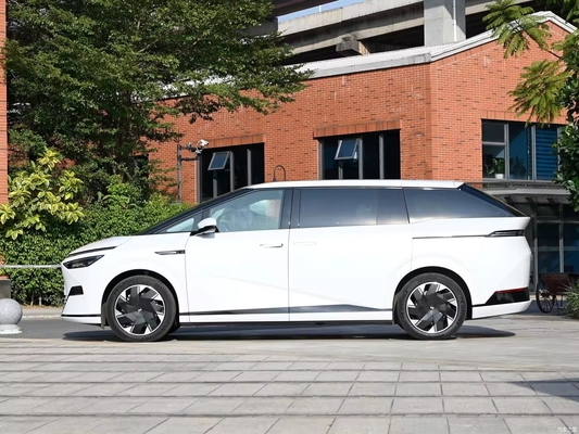 Πολυλειτουργικό τιμόνι 2023 Xpeng X9 Euro VI 4WD 7 θέσεων MPV Ηλεκτρικό αυτοκίνητο