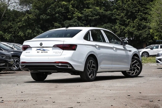Volkswagen Sagitar Βενζινοκίνητο αυτοκίνητο με συμβατικό καύσιμο 4 πόρτες 5 θέσεις