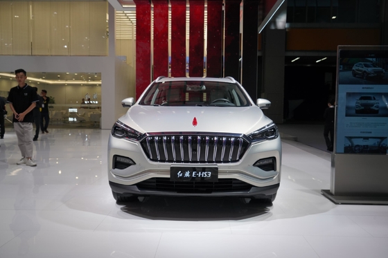 Ηλεκτρικό αυτοκίνητο Hongqi Ehs3 εξοπλισμένο με ESC με πρότυπο εκπομπών Euro IV και αυτονομία 407KM