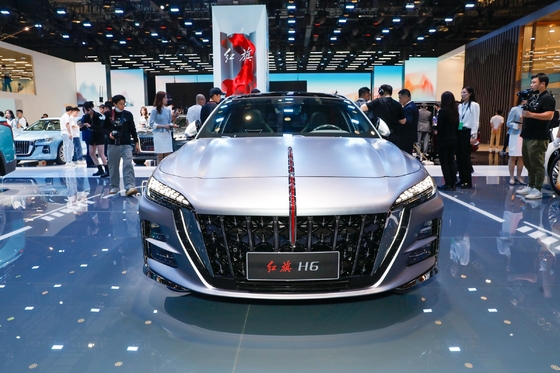 Ηλεκτρικό τιμόνι Hongqi H6 Βενζίνη Βενζίνη Αθλητικό αυτοκίνητο με ρύθμιση του καθίσματος του οδηγού