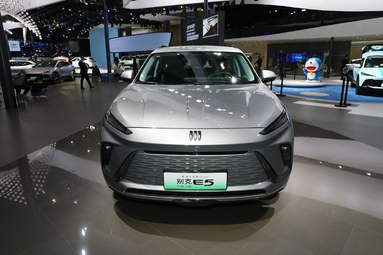 Buick E5 Silver Long Range 620KM SUV Υψηλής ταχύτητας Χρησιμοποιούμενα ηλεκτρικά αυτοκίνητα με δομή σώματος
