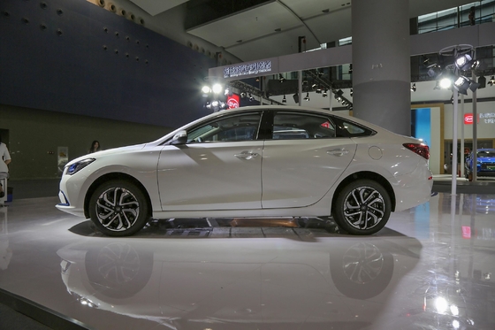 Μεγάλη αξία Changan EADO EV 460 Ηλεκτρικό αυτοκίνητο EV Sedan 5 θυρών 5 θέσεων