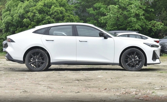CHANGAN UNI-V ver. Συγκινητό αυτοκίνητο 1.5T 188hp L4 5 θυρών 5 θέσεων hatchback 7 ταχυτήτων Διπλό συμπλέκτη DCT