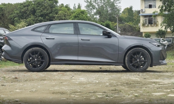 CHANGAN UNI-V ver. Συγκινητό αυτοκίνητο 1.5T 188hp L4 5 θυρών 5 θέσεων hatchback 7 ταχυτήτων Διπλό συμπλέκτη DCT