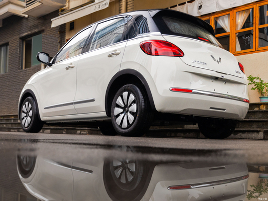 Wuling Bingo EV Car Hatchback με ρυθμιστικό ηλεκτρικού καθίσματος οδηγού R15 Μέγεθος ελαστικού