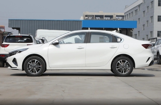 1.5L Λευκό Kia K3 2024 Συγκινητό αυτοκίνητο Αεροπορικό προβολέα για αγορά online