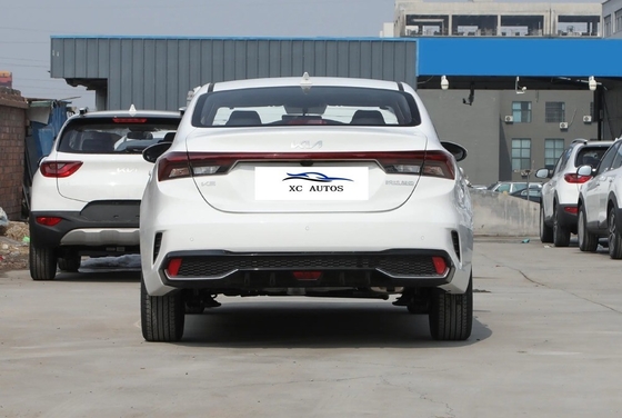 1.5L Λευκό Kia K3 2024 Συγκινητό αυτοκίνητο Αεροπορικό προβολέα για αγορά online