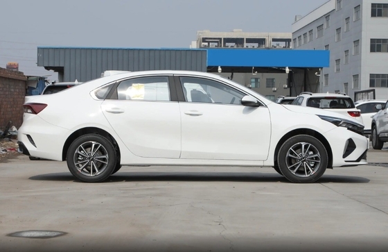 1.5L Λευκό Kia K3 2024 Συγκινητό αυτοκίνητο Αεροπορικό προβολέα για αγορά online